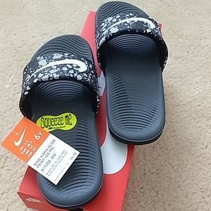 New Nike Kawa Slides size 6Y